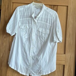 Smart looking White linen shirt sleevee shirt.  Worn once